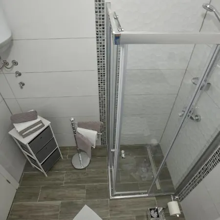 Hani 1 - One Bedroom With Balcony And Sea View ماكارسكا