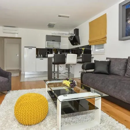 Hani 1 - One Bedroom With Balcony And Sea View Διαμέρισμα *