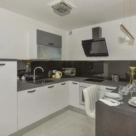 Hani 1 - One Bedroom With Balcony And Sea View