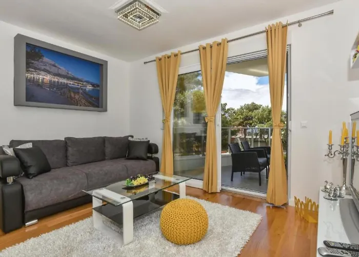 Hani 1 - One Bedroom With Balcony And Sea View