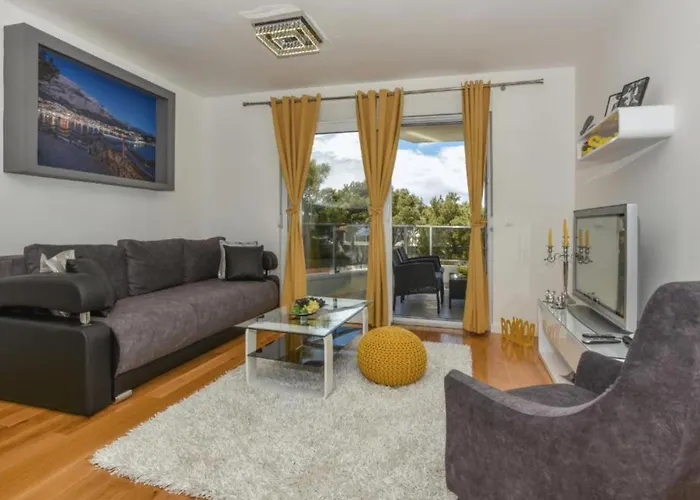 Apartman Hani 1 - One Bedroom With Balcony And Sea View Makarska