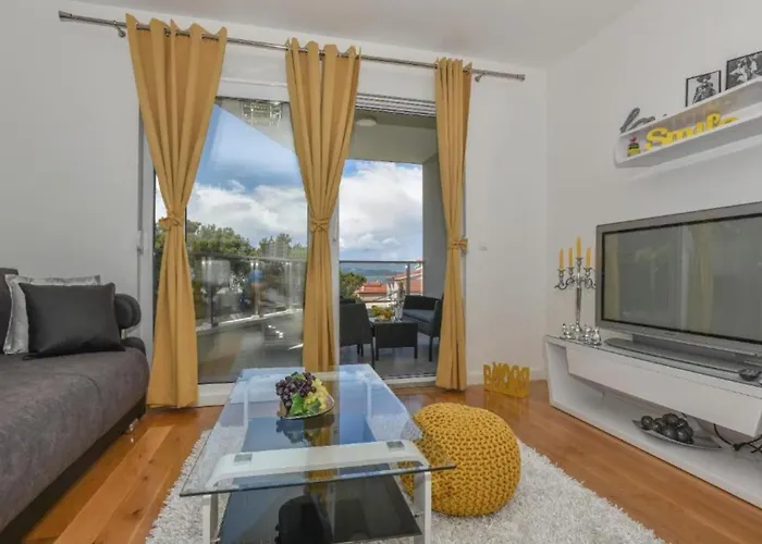 Hani 1 - One Bedroom With Balcony And Sea View