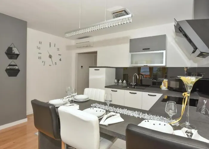 Hani 1 - One Bedroom With Balcony And Sea View Apartman