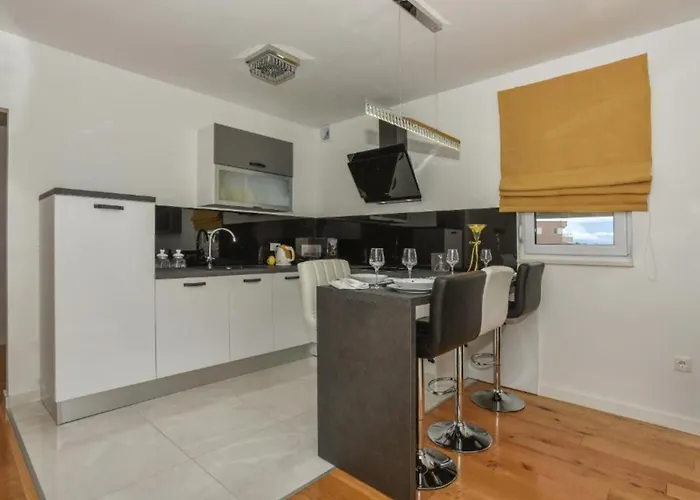 Apartman Hani 1 - One Bedroom With Balcony And Sea View *