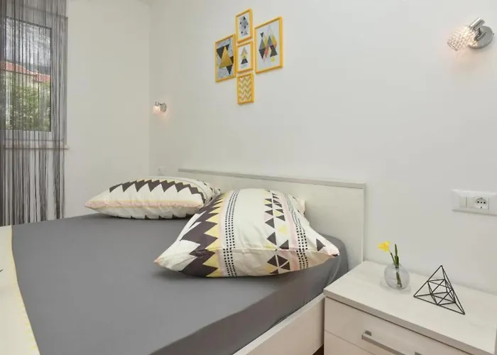 Apartman Hani 1 - One Bedroom With Balcony And Sea View