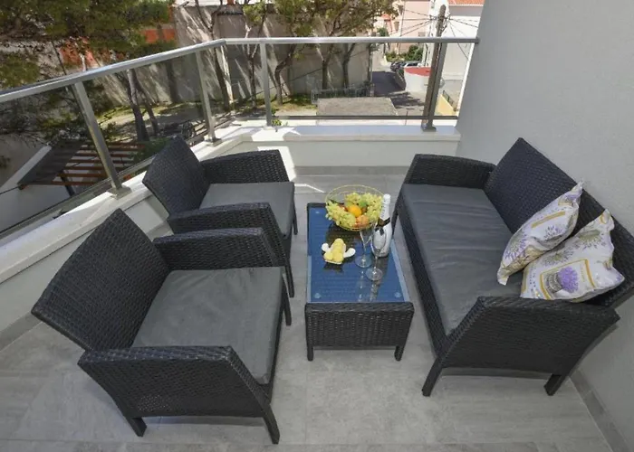 Hani 1 - One Bedroom With Balcony And Sea View