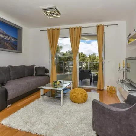 Apartman Hani 1 - One Bedroom With Balcony And Sea View Makarska