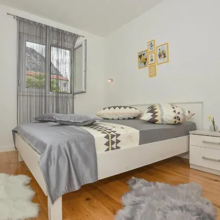 Hani 1 - One Bedroom With Balcony And Sea View Apartman *