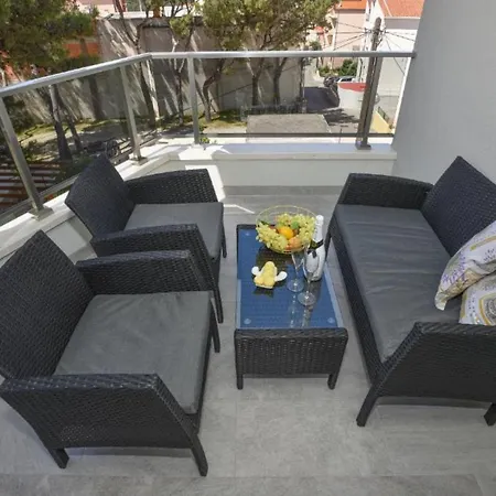 Hani 1 - One Bedroom With Balcony And Sea View